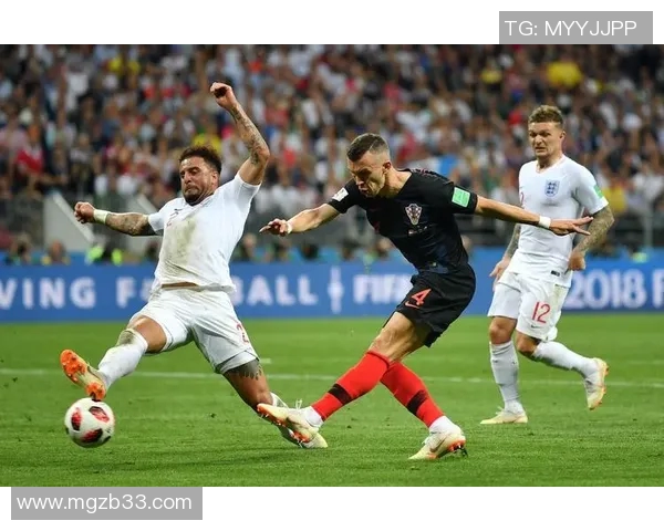 足球明星如何运用技巧与智慧实现过人突破的秘诀与训练方法分享