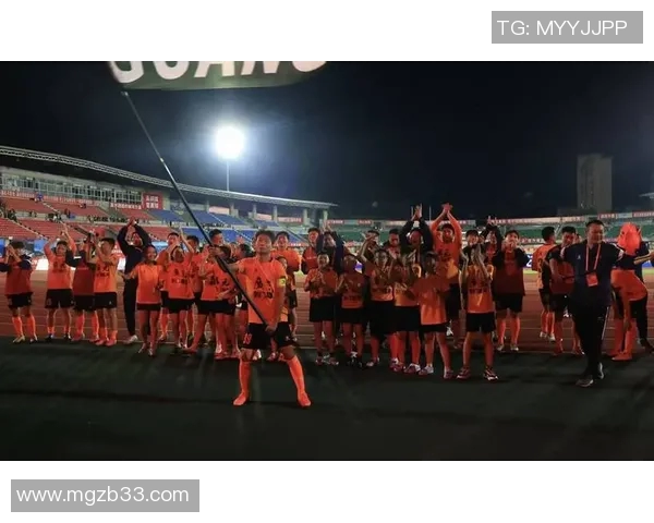 足球明星球迷热情庆祝瞬间展现激情与团结的完美时刻