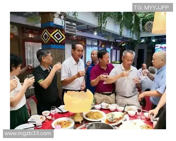 足球明星欢聚一堂碰杯庆祝精彩瞬间视频合集