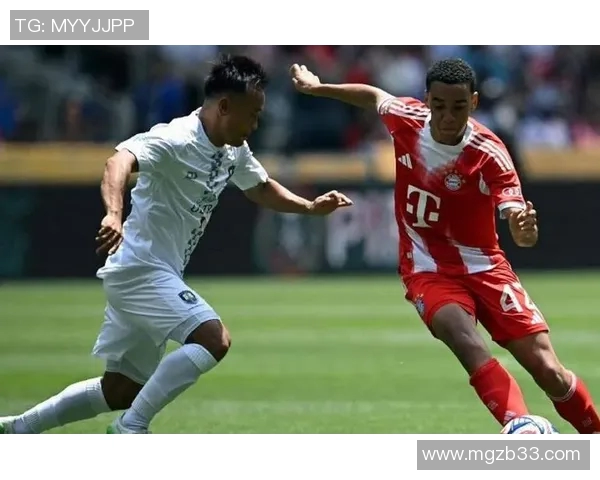 足球明星进球瞬间双人庆祝动作图集展现激情与默契的完美结合